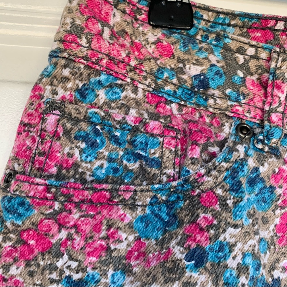 •SO Brand• 100% Cotton Floral Shorts - Size 11 - Picture 3 of 7